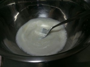 201210-making-soymilk-05 後で絞りやすくするためにここで泡を捨てます