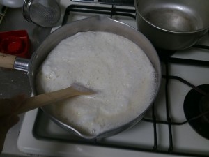 201210-making-soymilk-07 中火にかけて7分程度。